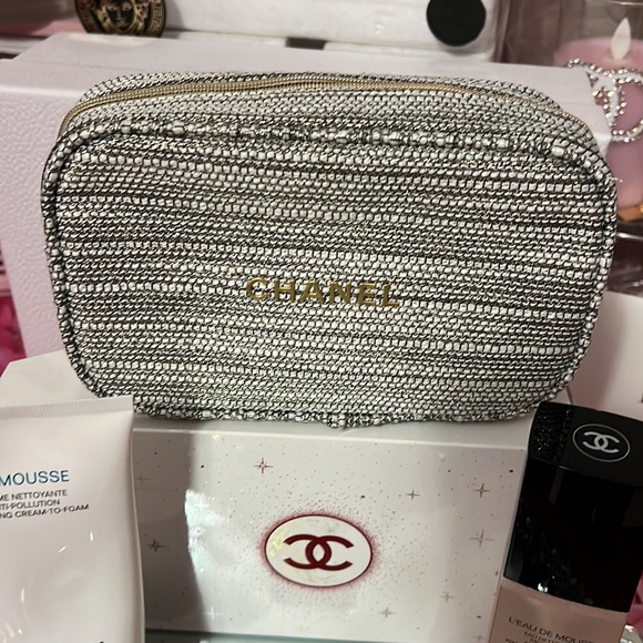 - 🖤⛄️🖤⛄️Chanel Routine Reset Holiday Set - Picture 4 of 8